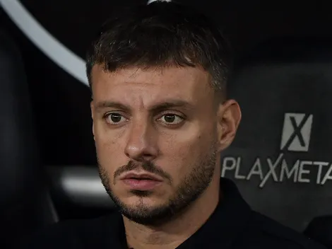 Anselmí não corrige erros e Botafogo perde para o Grêmio