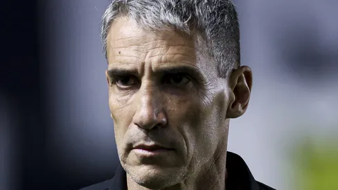 Vojvoda, técnico do Santos em partida pelo campeonato brasileiro (Foto: Ricardo Moreira/Getty Images)
