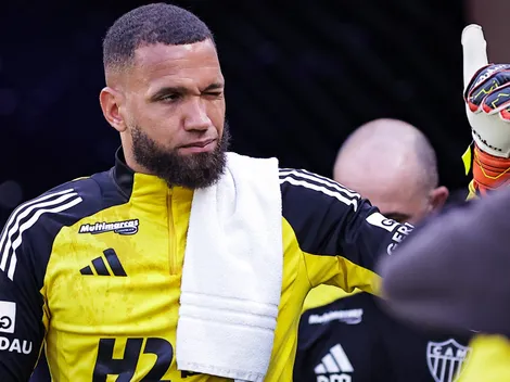 Everson reclama de pênalti em Atlético-MG x Bragantino