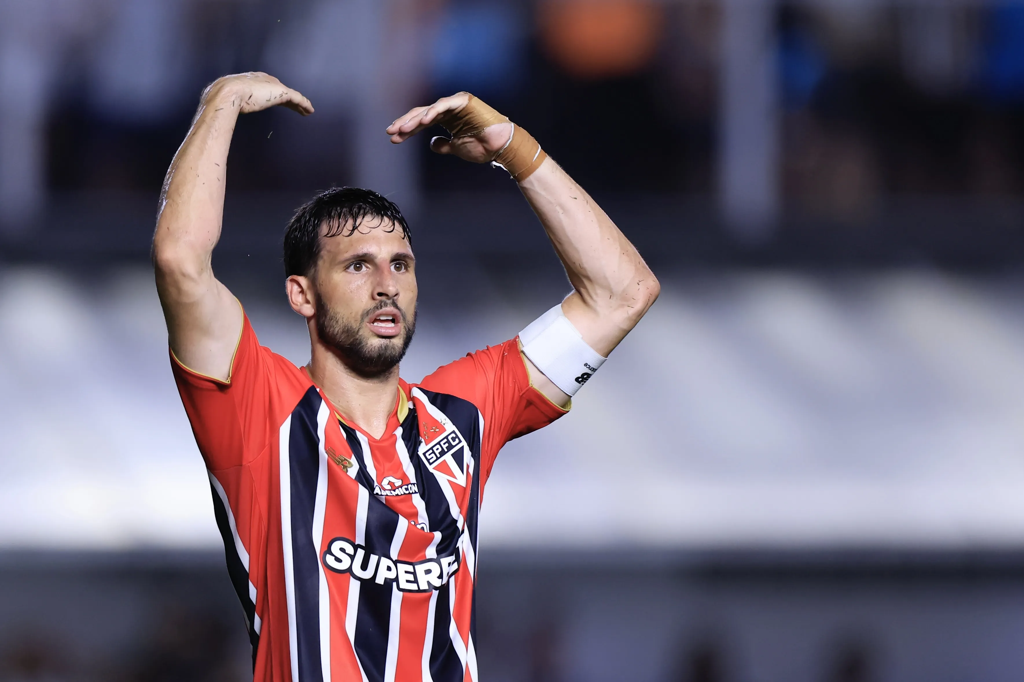 SP – SANTOS – 04/02/2026 – BRASILEIRO A 2026, SANTOS X SAO PAULO – Calleri jogador do Sao Paulo durante partida contra o Santos no estadio Vila Belmiro pelo campeonato Brasileiro A 2026. Foto: Marcello Zambrana/AGIF