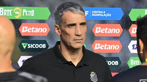 SP – SANTOS – 04/02/2026 – BRASILEIRO A 2026, SANTOS X SAO PAULO – Juan Pablo Vojvoda tecnico do Santos antes da partida contra o Sao Paulo no estadio Vila Belmiro pelo campeonato Brasileiro A 2026. Foto: Jota Erre/AGIF