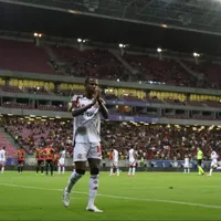 Flamengo avança e encaminha venda de Wallace Yan