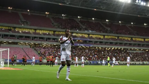 PE – SAO LOURENCO DA MATA – 15/11/2025 – BRASILEIRO A 2025, SPORT X FLAMENGO – Wallace Yan jogador do Flamengo durante a partida contra o Sport na Arena de Pernambuco, pelo Campeonato Brasileiro A 2025. Foto: Marlon Costa/AGIF