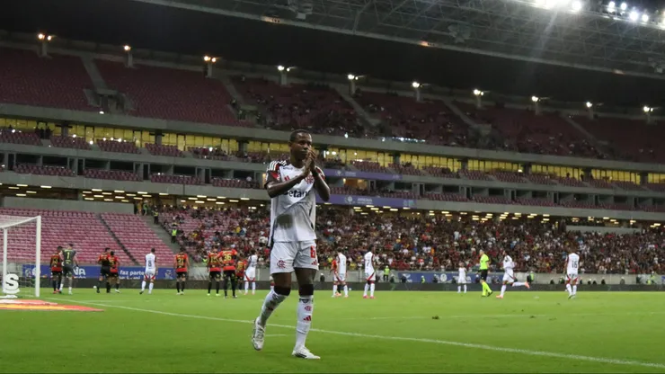 PE - SAO LOURENCO DA MATA - 15/11/2025 - BRASILEIRO A 2025, SPORT X FLAMENGO - Wallace Yan jogador do Flamengo durante a partida contra o Sport na Arena de Pernambuco, pelo Campeonato Brasileiro A 2025. Foto: Marlon Costa/AGIF
