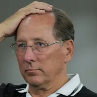 Textor se rende a Carlos Vinícius após atacante marcar 3 gols