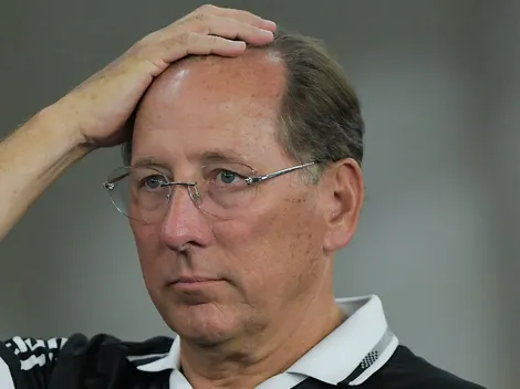 Textor se rende a Carlos Vinícius após atacante marcar 3 gols