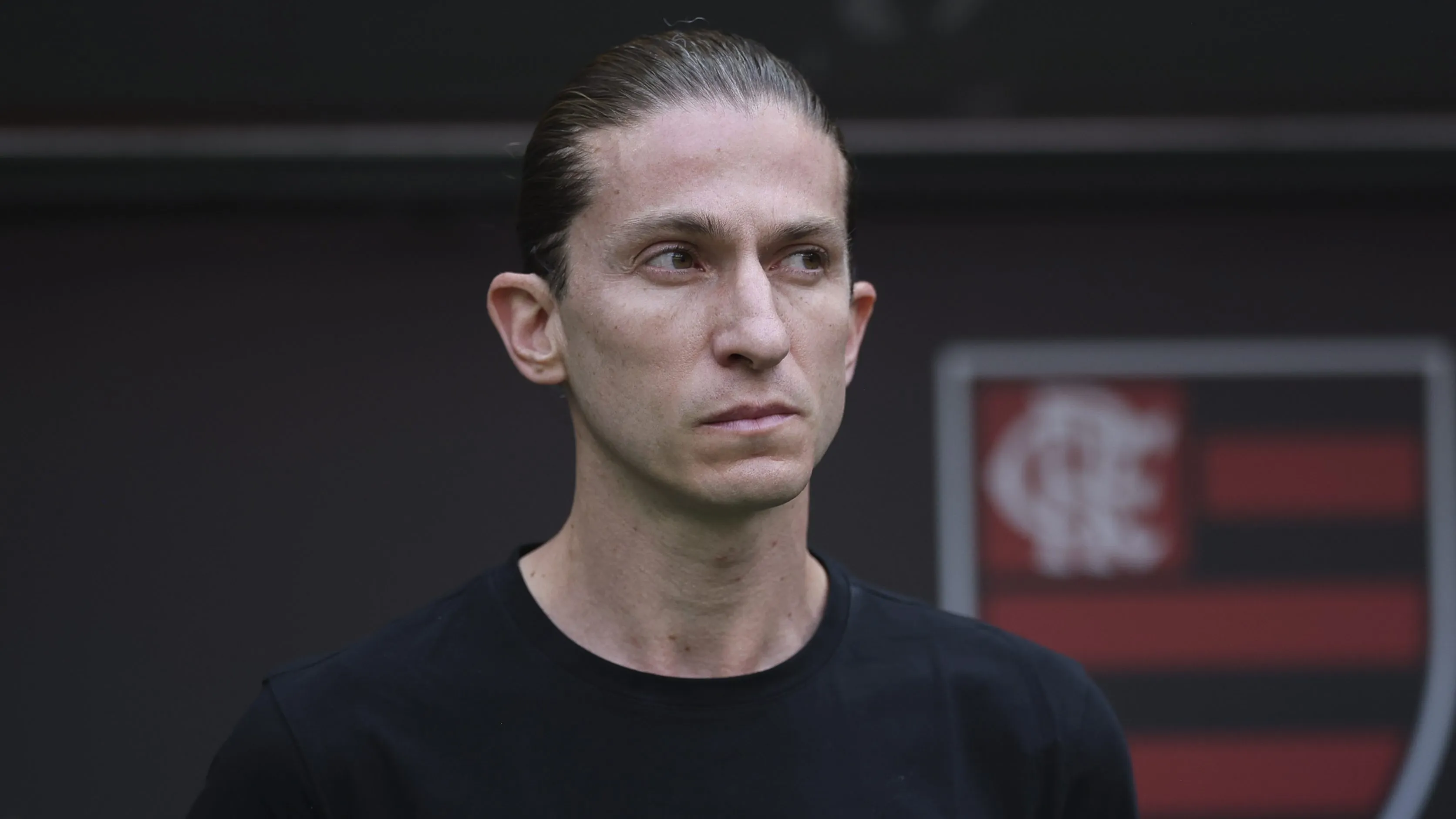Filipe Luís no comando do Flamengo. Foto: Mateus Bonomi/AGIF