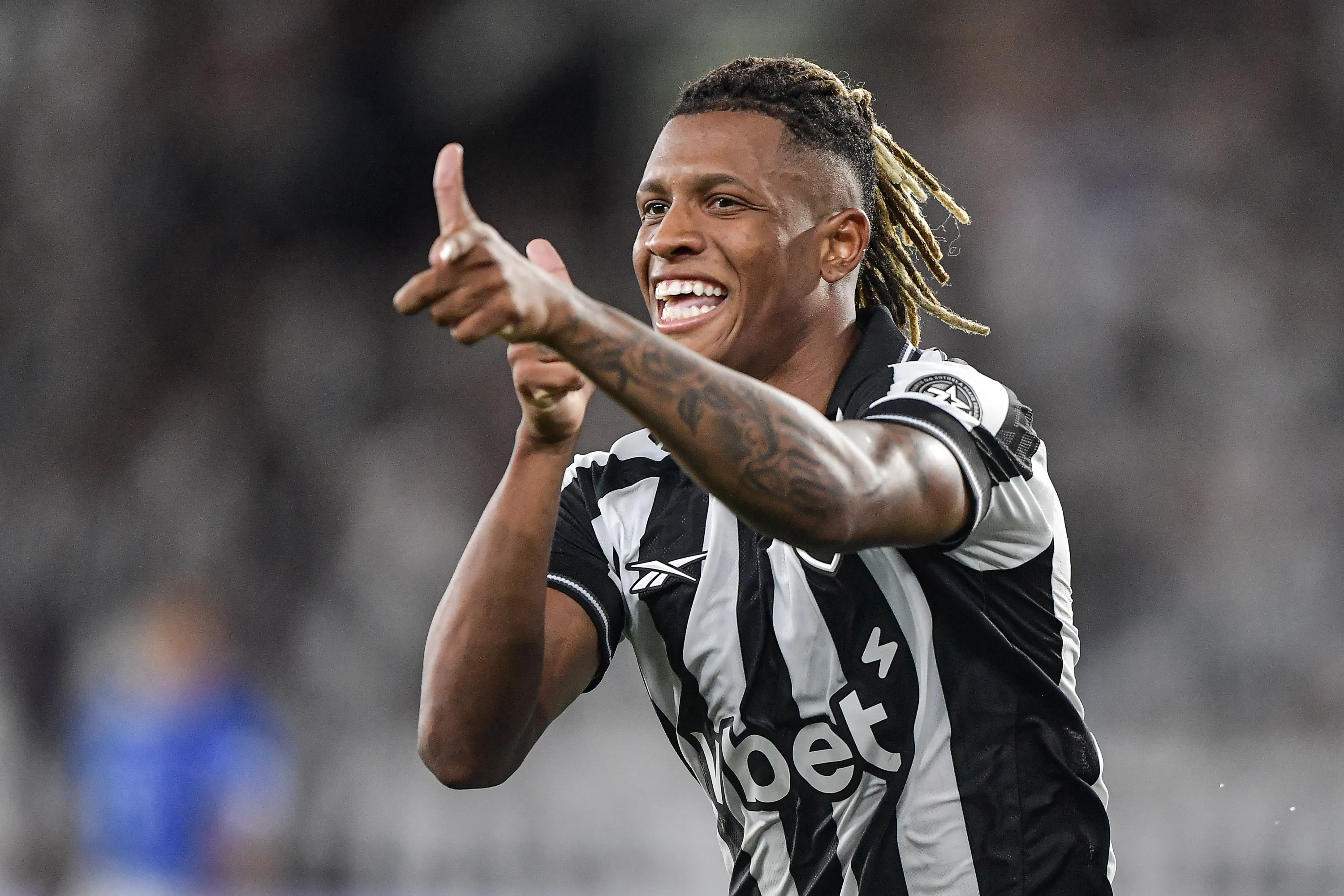 RJ – RIO DE JANEIRO – 29/01/2026 – BRASILEIRO A 2026, BOTAFOGO X CRUZEIRO – Danilo jogador do Botafogo comemora seu gol durante partida contra o Cruzeiro no estadio Engenhao pelo campeonato Brasileiro A 2026. Foto: Thiago Ribeiro/AGIF