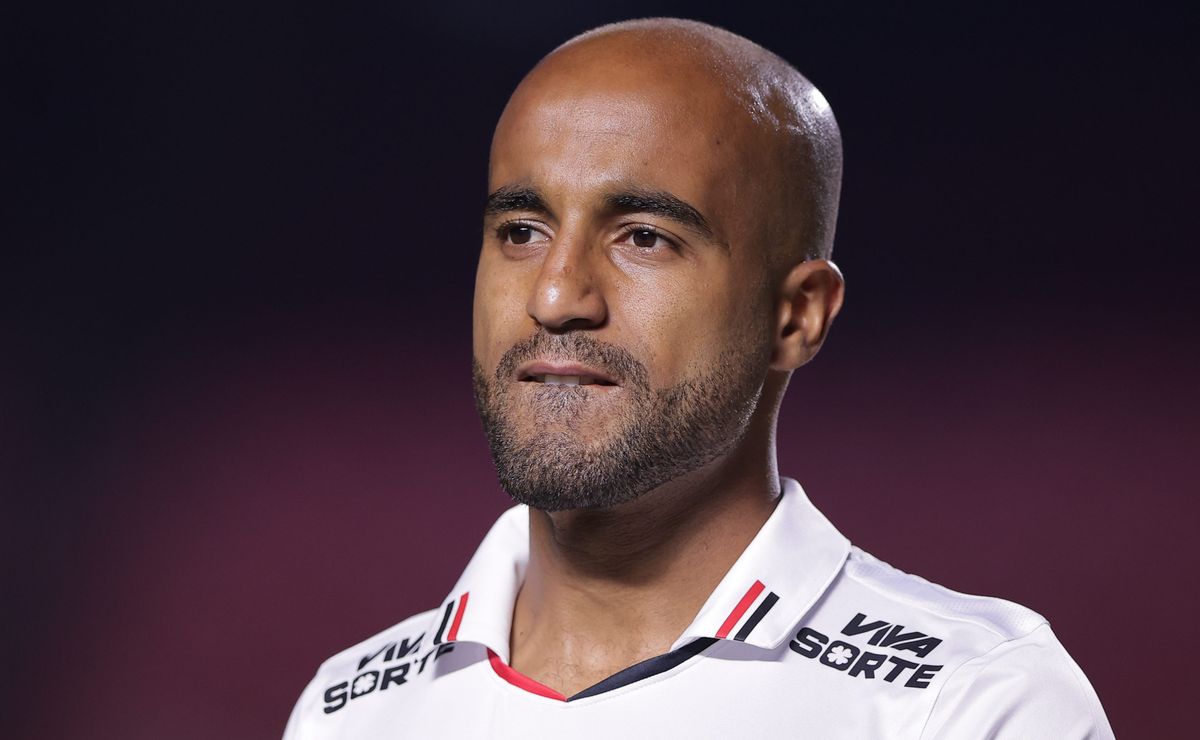 Lucas Moura sai do clubismo e analisa Santos x São Paulo: “Um jogo muito complicado”