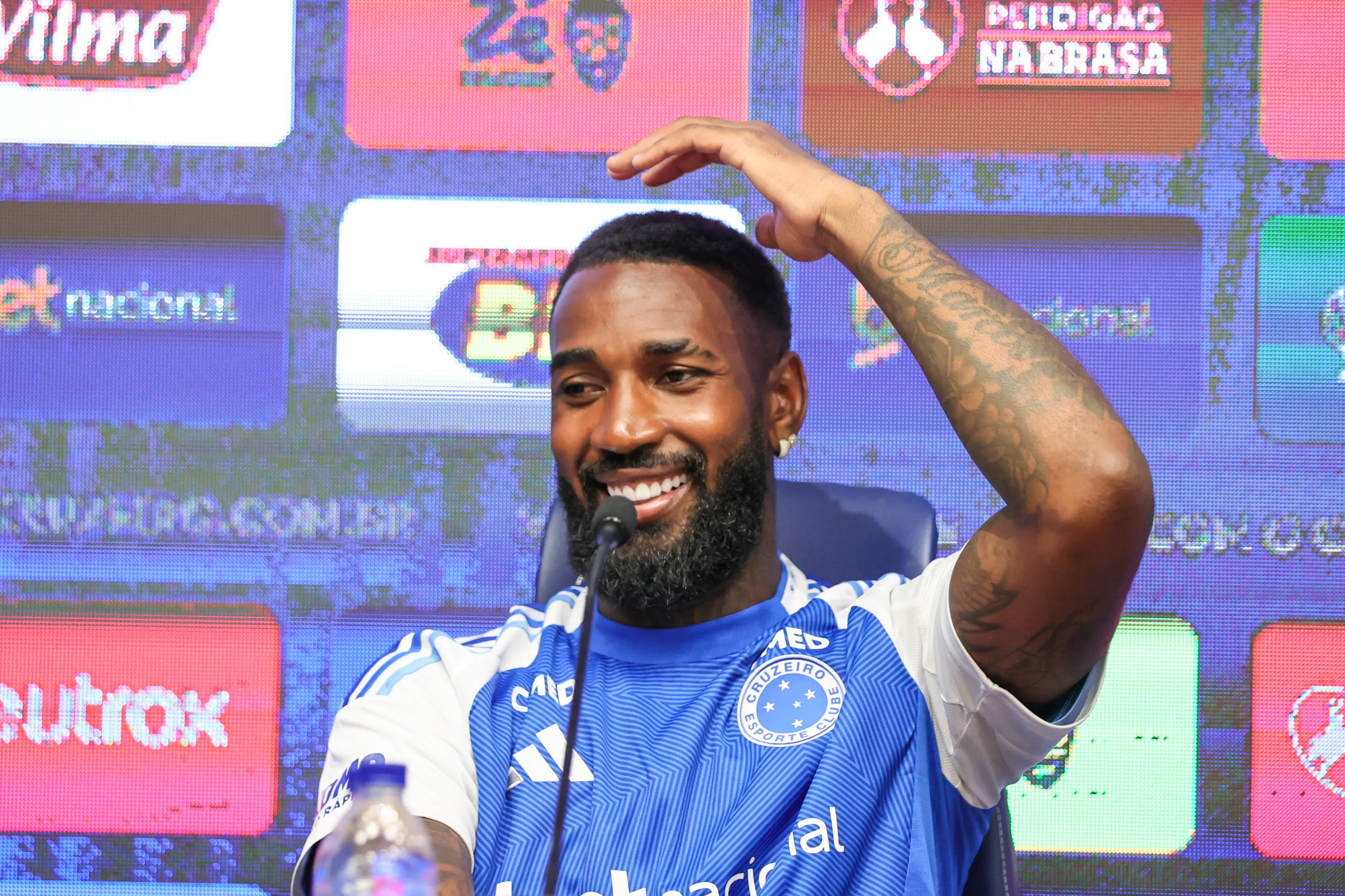 MG – MINAS GERAIS – 13/01/2026 – BELO HORIZONTE, APRESENTACAO ATLETA GERSON – Gerson jogador do Cruzeiro durante coletiva de imprensa para sua apresentacao realizada na Toca da Raposa II. Foto: Gilson Lobo/AGIF