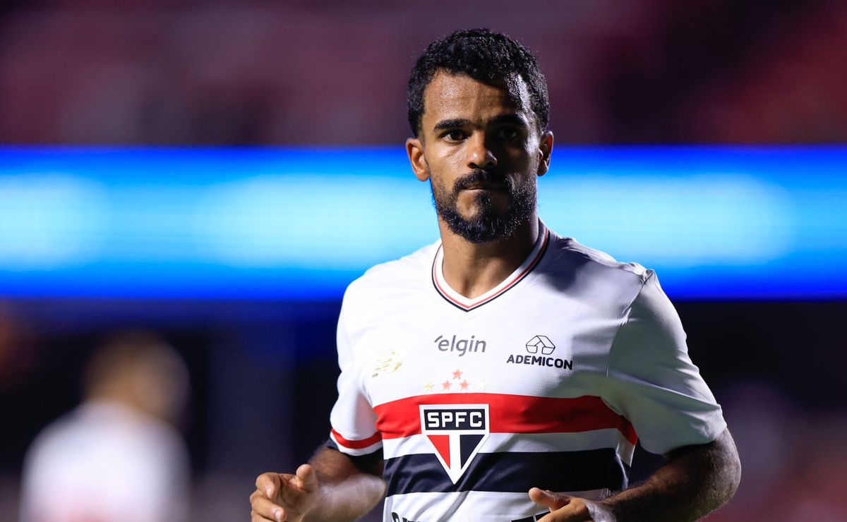 Danielzinho assume papel central no São Paulo e sustenta equilíbrio em clássico contra o Santos