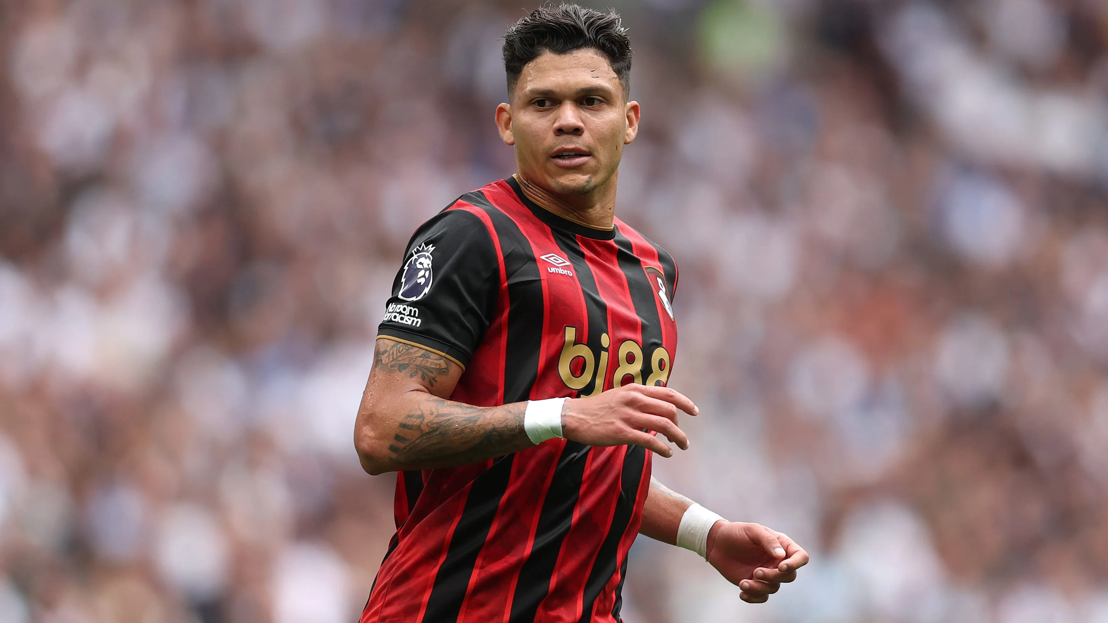 Evanilson em ação na Inglaterra – Foto: Julian Finney/Getty Images)