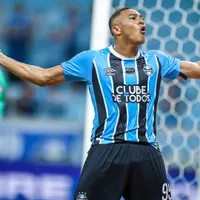 Em grande fase no Grêmio, Carlos Vinícius sonha com a seleção brasileira