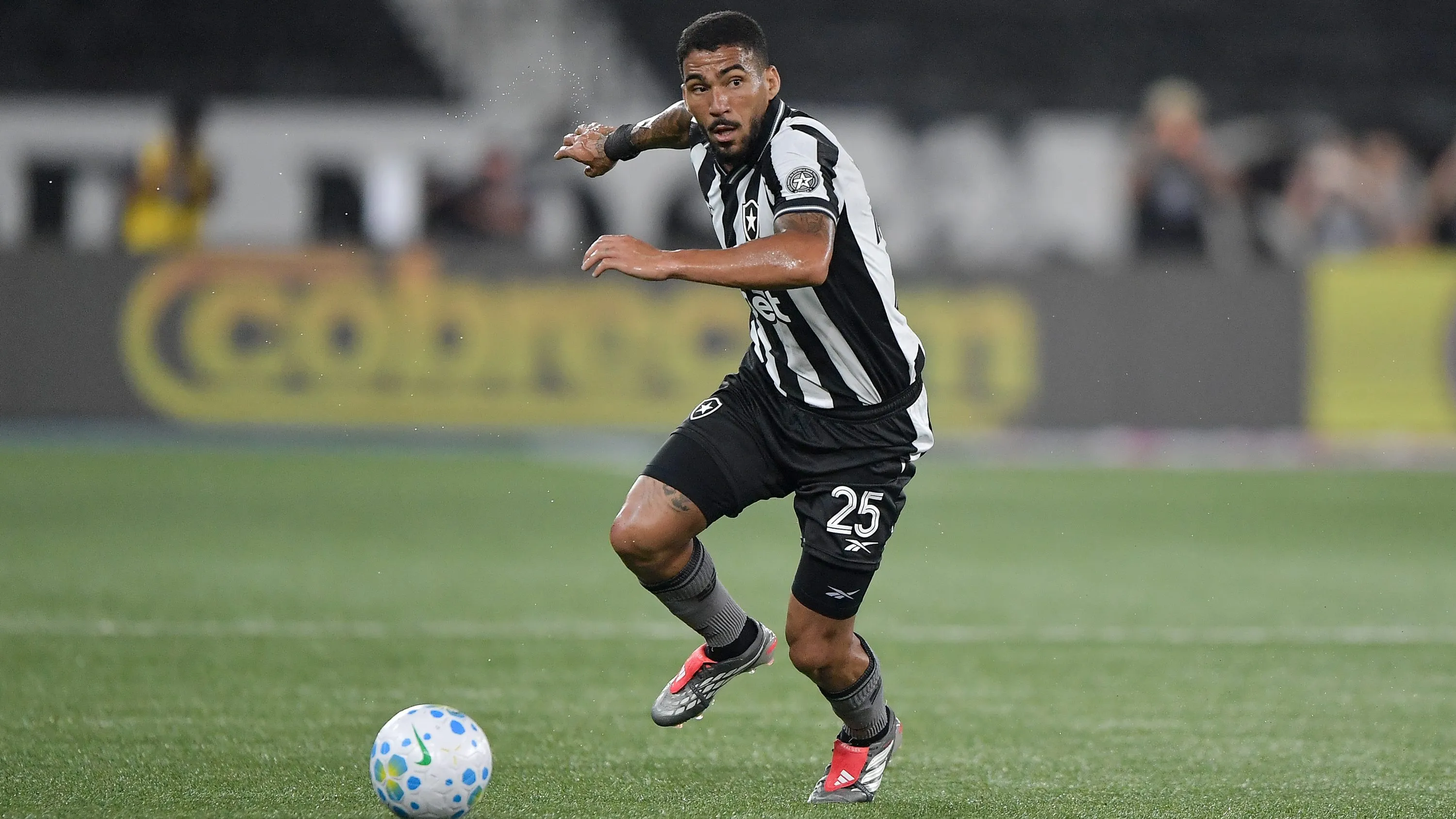 Galo descartou trazer Allan - Foto: Thiago Ribeiro/AGIF.
