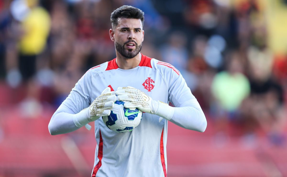 Internacional descarta contratar goleiro após saída de Ivan e situação acende alerta no Beira-Rio