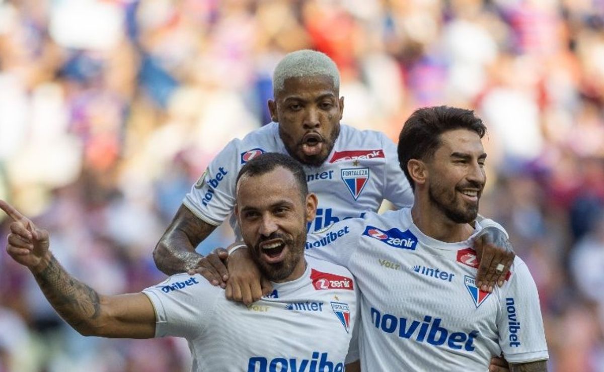 Santos contrata atacante Moisés por 3 anos após pedido de Vojvoda, crava Vagner Frederico