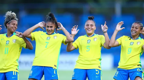 Dudinha, Gisele, Nayara e Carioca comemoram gol do Brasil na estreia do Sul-Americano Feminino Sub-20 – Foto: Staff Images/CBF