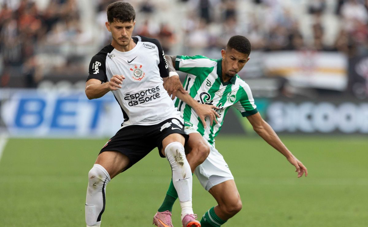 Hugo deixa o campo de maca e vira preocupação no Corinthians para os próximos jogos