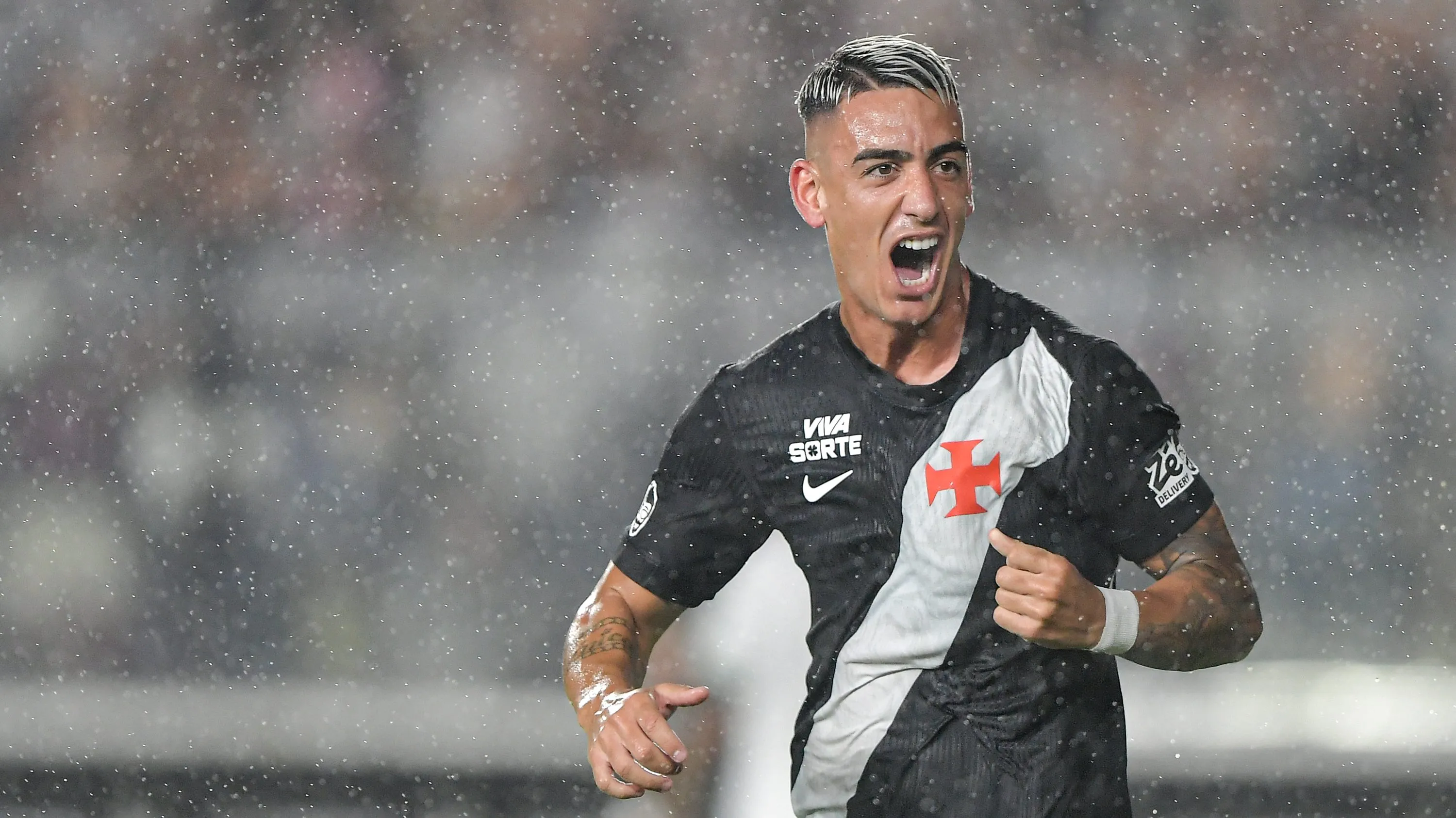 RJ – RIO DE JANEIRO – 05/02/2026 – BRASILEIRO A 2026, VASCO X CHAPECOENSE – Puma Rodriguez jogador do Vasco comemora seu gol durante partida contra o Chapecoense no estadio Sao Januario pelo campeonato Brasileiro A 2026. Foto: Thiago Ribeiro/AGIF