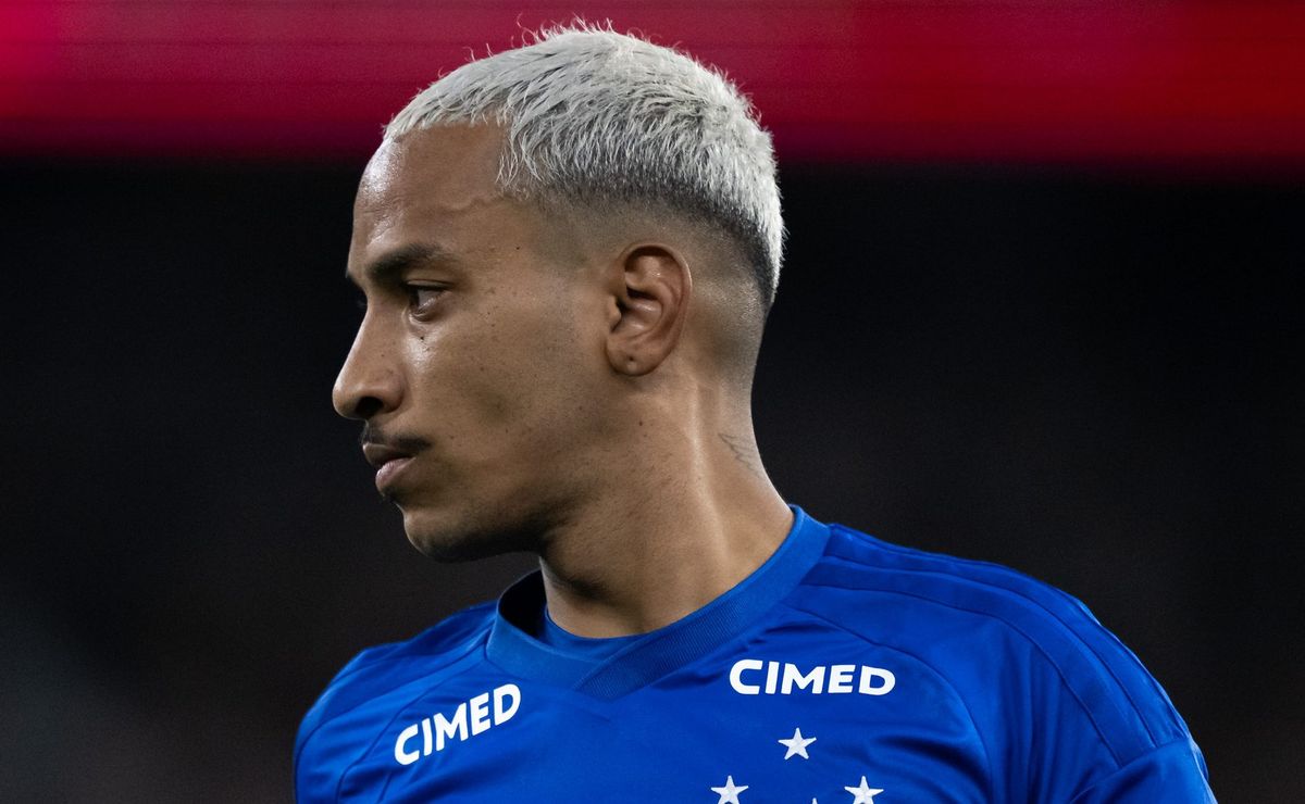 Matheus Pereira marca golaço em Cruzeiro x Coritiba e é ovacionado pelos cruzeirenses na web