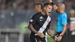 RJ - RIO DE JANEIRO - 05/02/2026 - BRASILEIRO A 2026, VASCO X CHAPECOENSE - Coutinho jogador do Vasco durante partida contra o Chapecoense no estadio Sao Januario pelo campeonato Brasileiro A 2026. Foto: Thiago Ribeiro/AGIF
