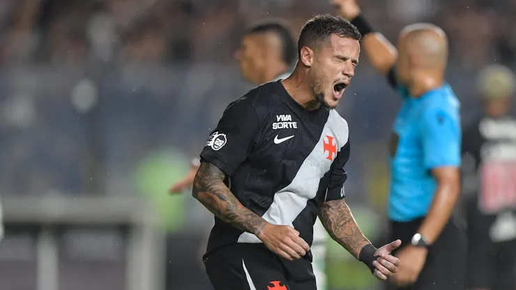 RJ - RIO DE JANEIRO - 05/02/2026 - BRASILEIRO A 2026, VASCO X CHAPECOENSE - Coutinho jogador do Vasco durante partida contra o Chapecoense no estadio Sao Januario pelo campeonato Brasileiro A 2026. Foto: Thiago Ribeiro/AGIF