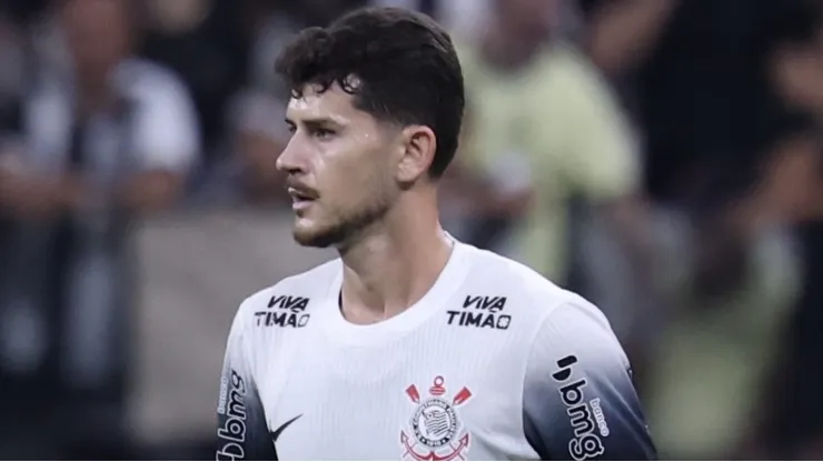 Hugo, lateral-esquerdo do Corinthians
