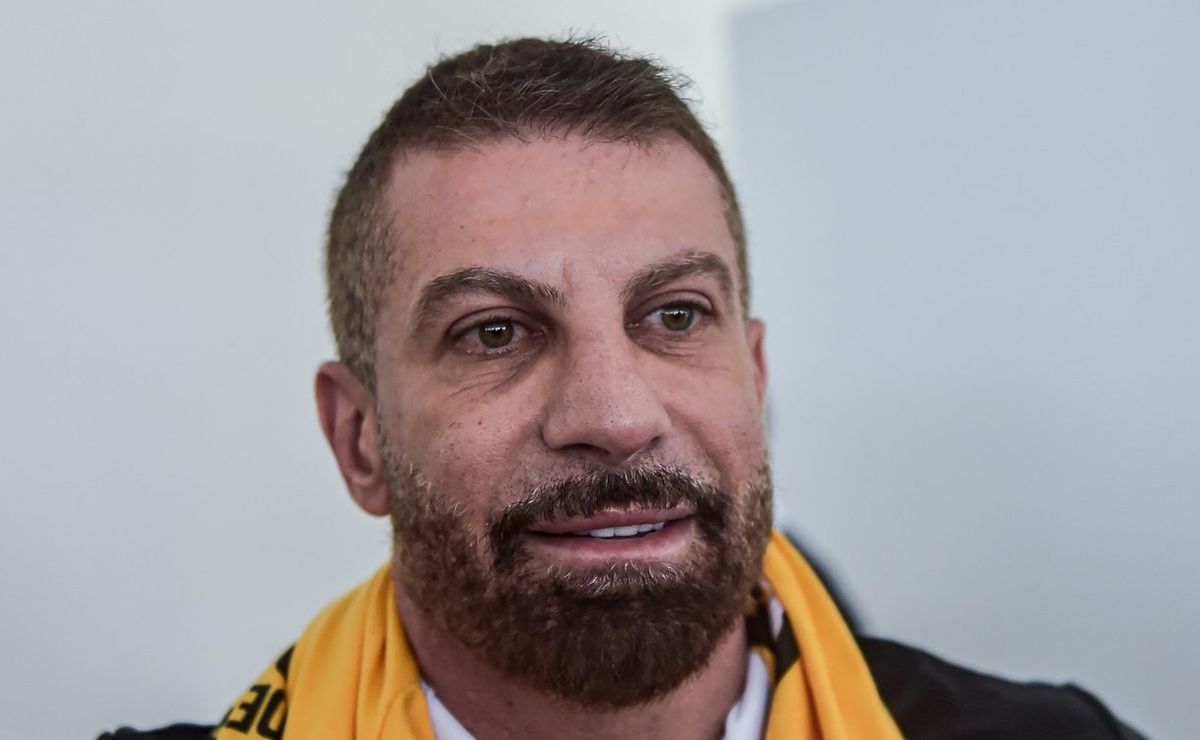 Pedrinho é pressionado no Vasco para demitir Fernando Diniz após tropeço contra a Chapecoense