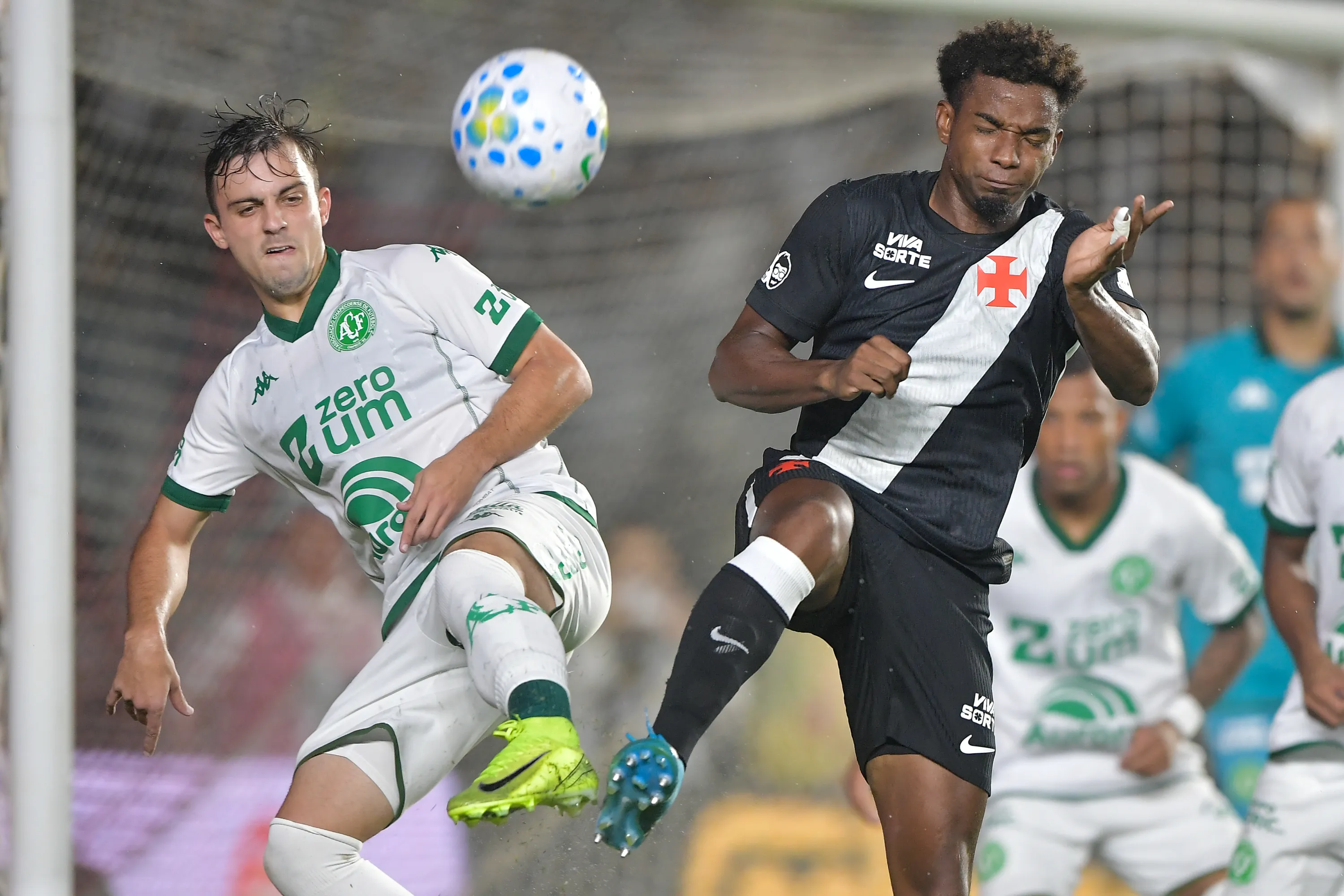 Vasco sofreu o empate da Chapecoense no fim da partida. Foto: Thiago Ribeiro/AGIF