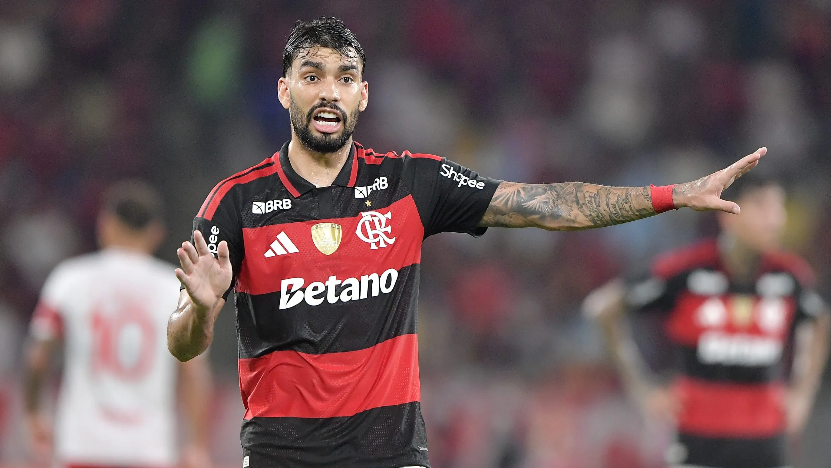 Lucas Paquetá, jogador do Flamengo durante partida contra o Internacional no estadio Maracana pelo campeonato Brasileiro A 2026. Foto: Thiago Ribeiro/AGIF