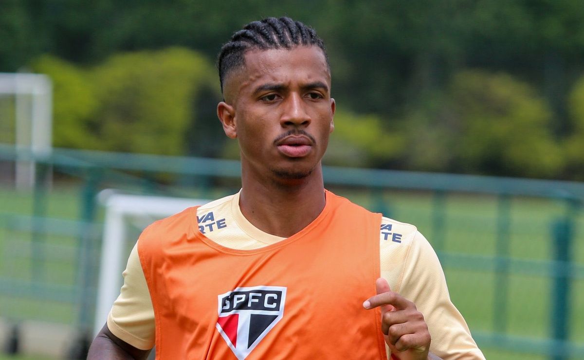 Estafe de Marcos Antônio comunica Flamengo de interessados europeus e clube age para ter prioridade da compra