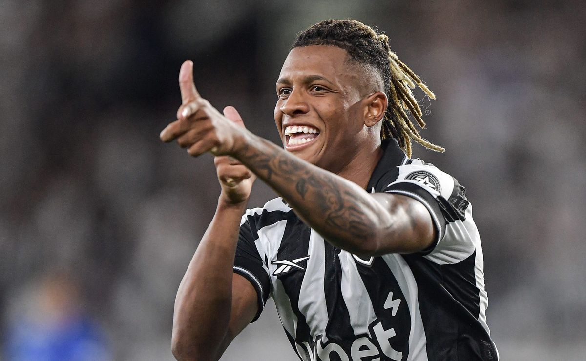 Danilo assume artilharia do Botafogo na temporada e vive melhor início de temporada da carreira