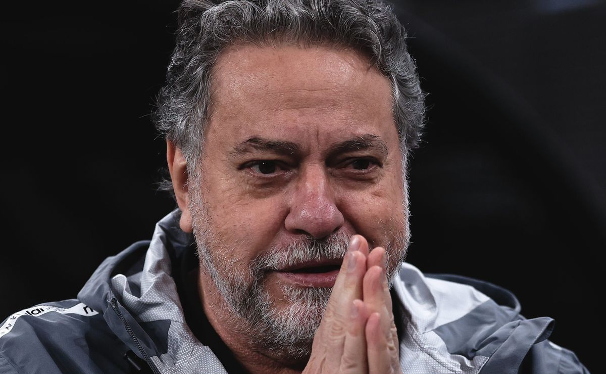 Julio Casares gastou R$ 500 mil no cartão do São Paulo com despesas como cabeleireiro e lojas de grife