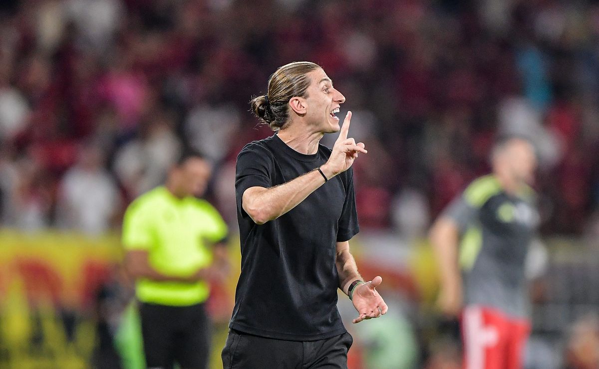 Luís Castro pede meio-campista do Flamengo e Filipe Luís barra saída de Evertton Araújo