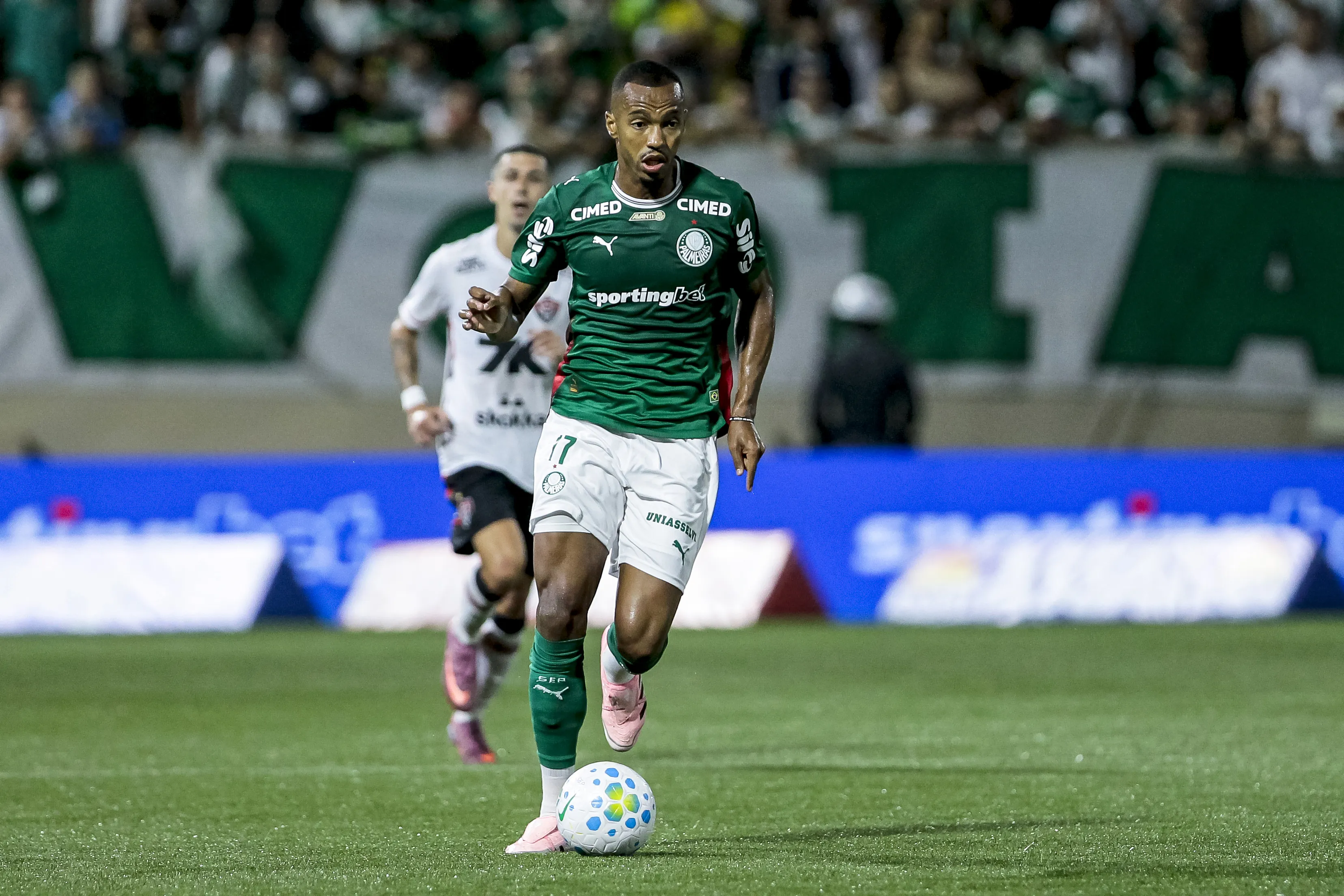 Marlon Freitas jogador do Palmeiras durante partida contra o Vitoria no estadio Arena Barueri pelo campeonato Brasileiro A 2026. Foto: Marco Miatelo/AGIF