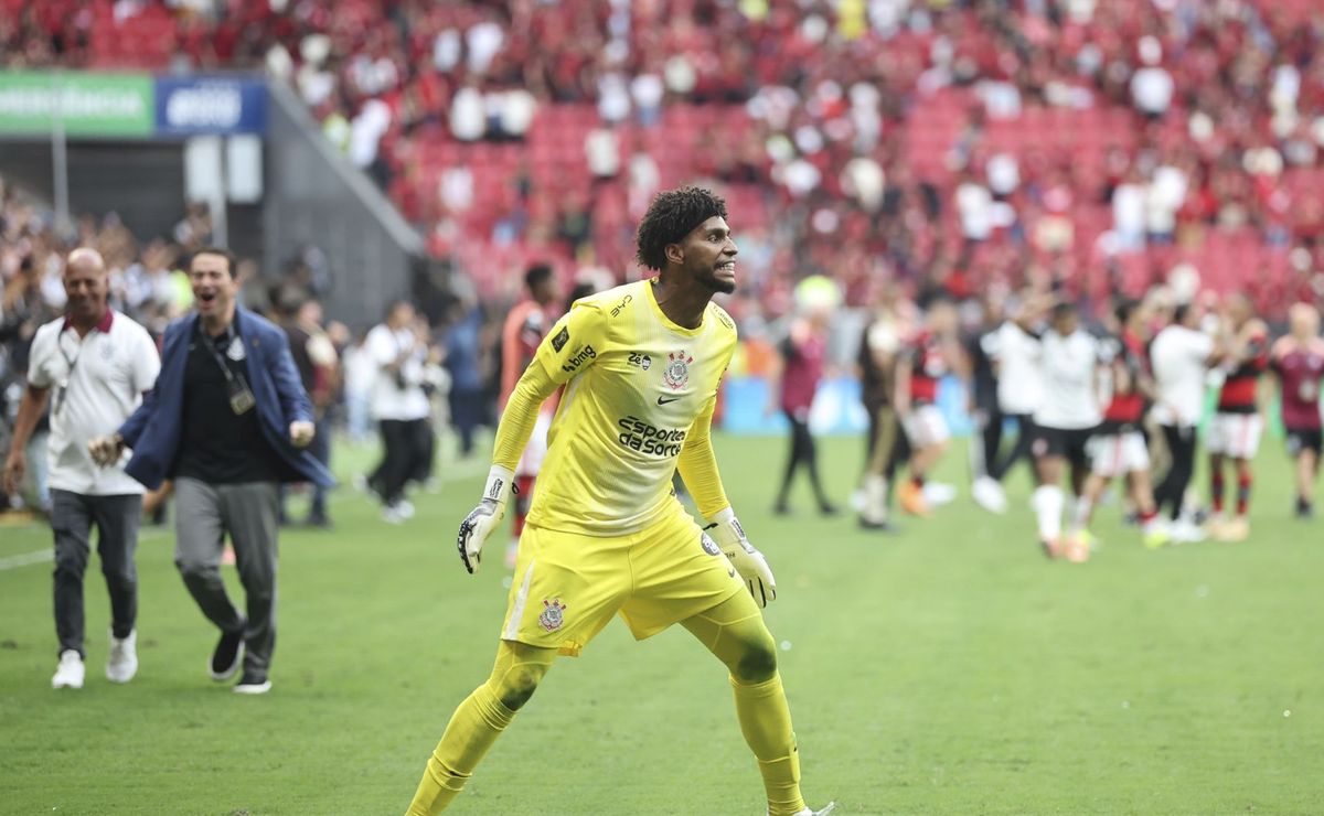 Corinthians volta a passar jogos sem sofrer gols e reacende debate sobre solidez defensiva