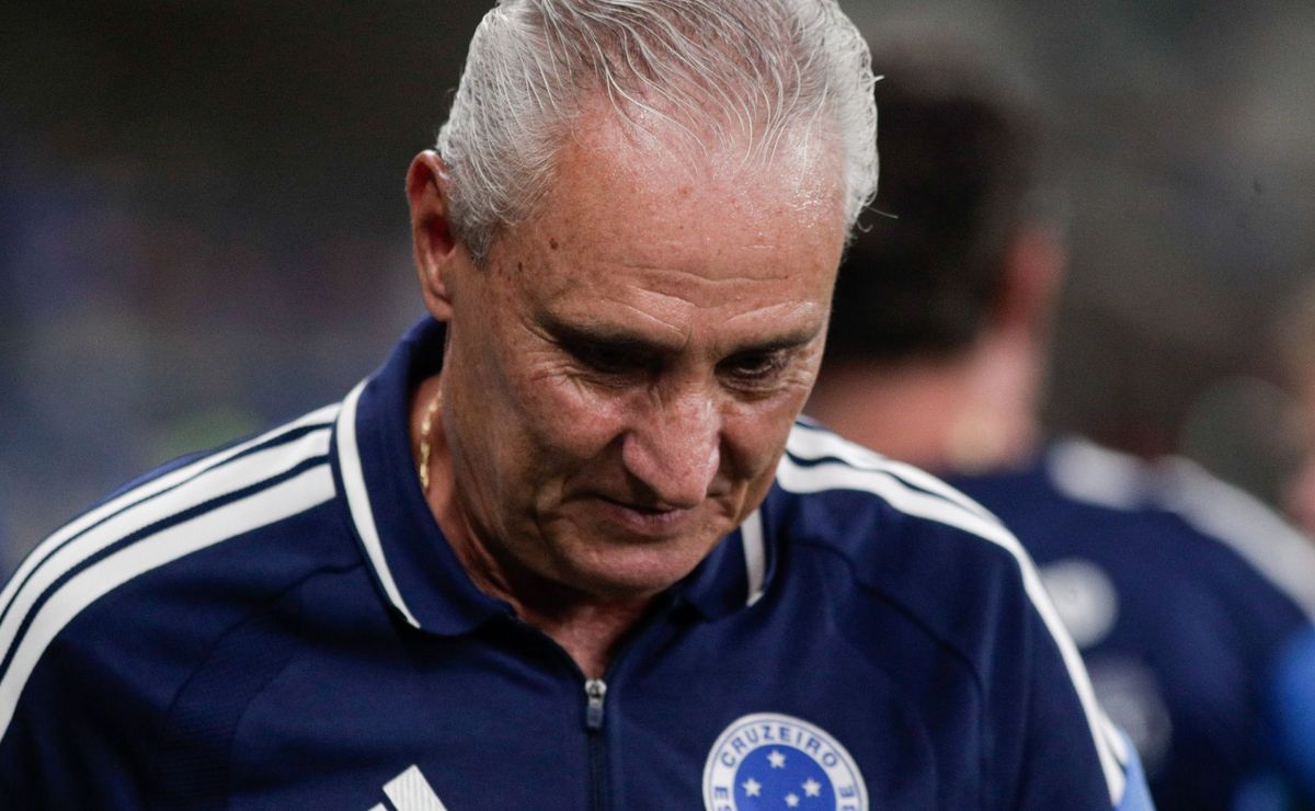 Tite iguala pior início do século e revive no Cruzeiro cenário que já viveu em outro gigante