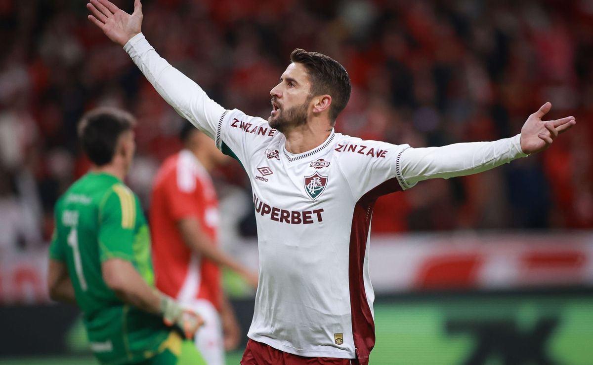 Everaldo pode deixar o Fluminense neste início de ano, e Bahia negocia retorno do atacante; diz site