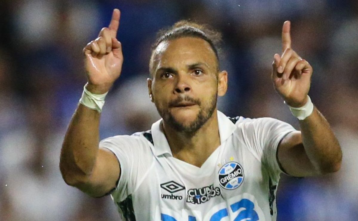 Grêmio prepara saída de Braithwaite e quer contratar um novo camisa 9 mais barato