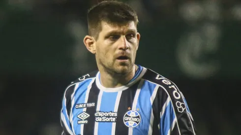 De volta após lesão, Kannemann deve ter chances na zaga contra Novo Hamburgo neste sábado (7)