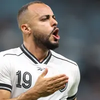 Botafogo não pretende negociar Arthur Cabral nesta janela