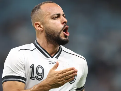 Botafogo não pretende negociar Arthur Cabral nesta janela