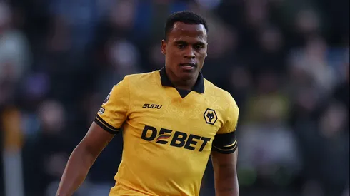 Arias em jogo pelo Wolverhampton na Inglaterra.