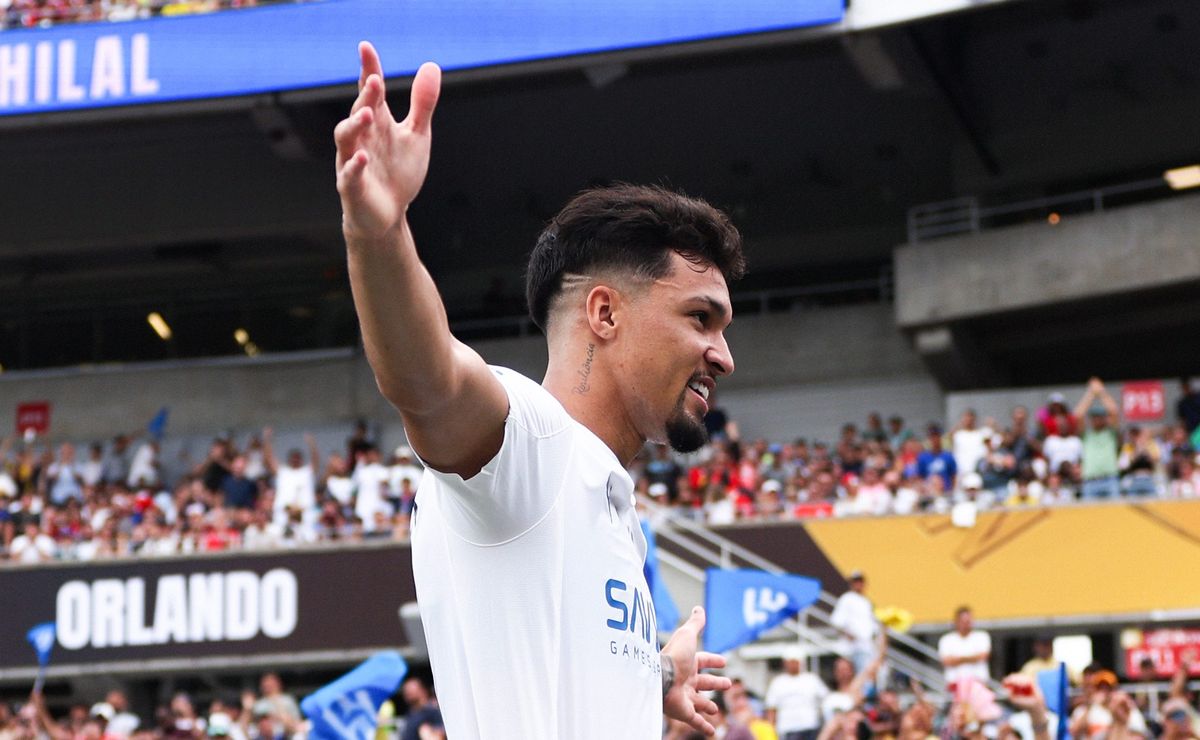 Al-Hilal topa emprestar Marcos Leonardo ao Flamengo por R$ 6 milhões e pagamento de 50% do salário