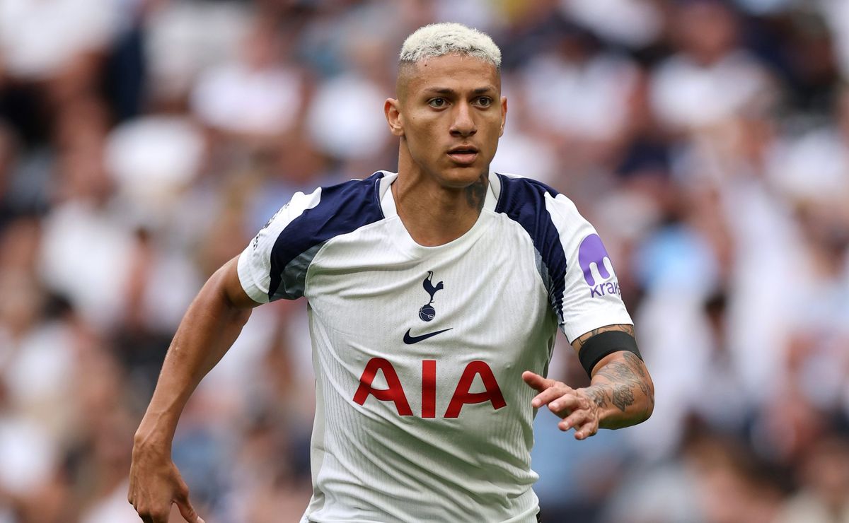 Richarlison dá preferência ao Flamengo caso retorne ao futebol brasileiro, segundo Pilhado