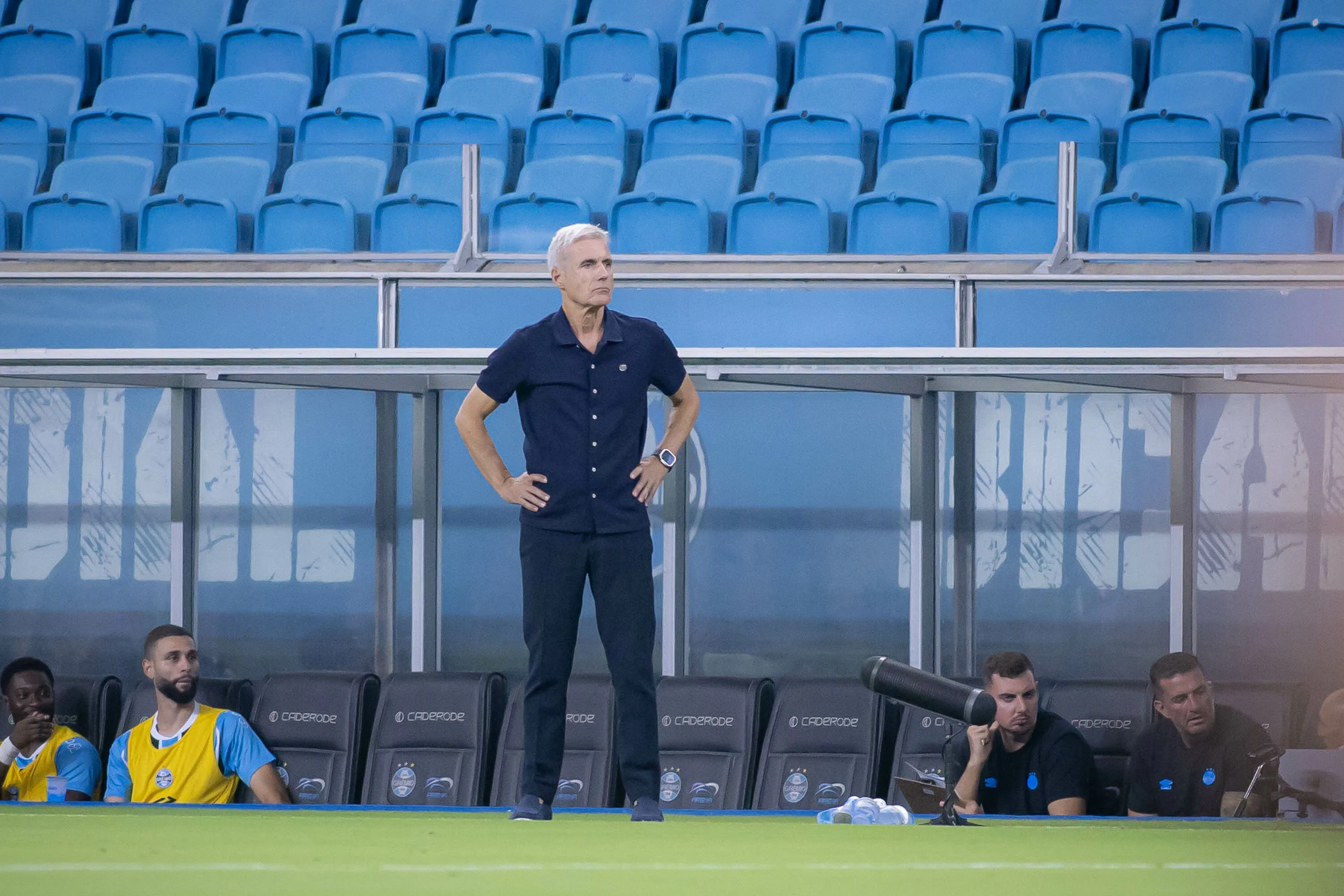 O início de trabalho do Luís Castro não é positivo para a torcida. Foto: Maxi Franzoi/AGIF