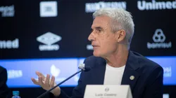 Luís Castro em coletiva pelo Imortal