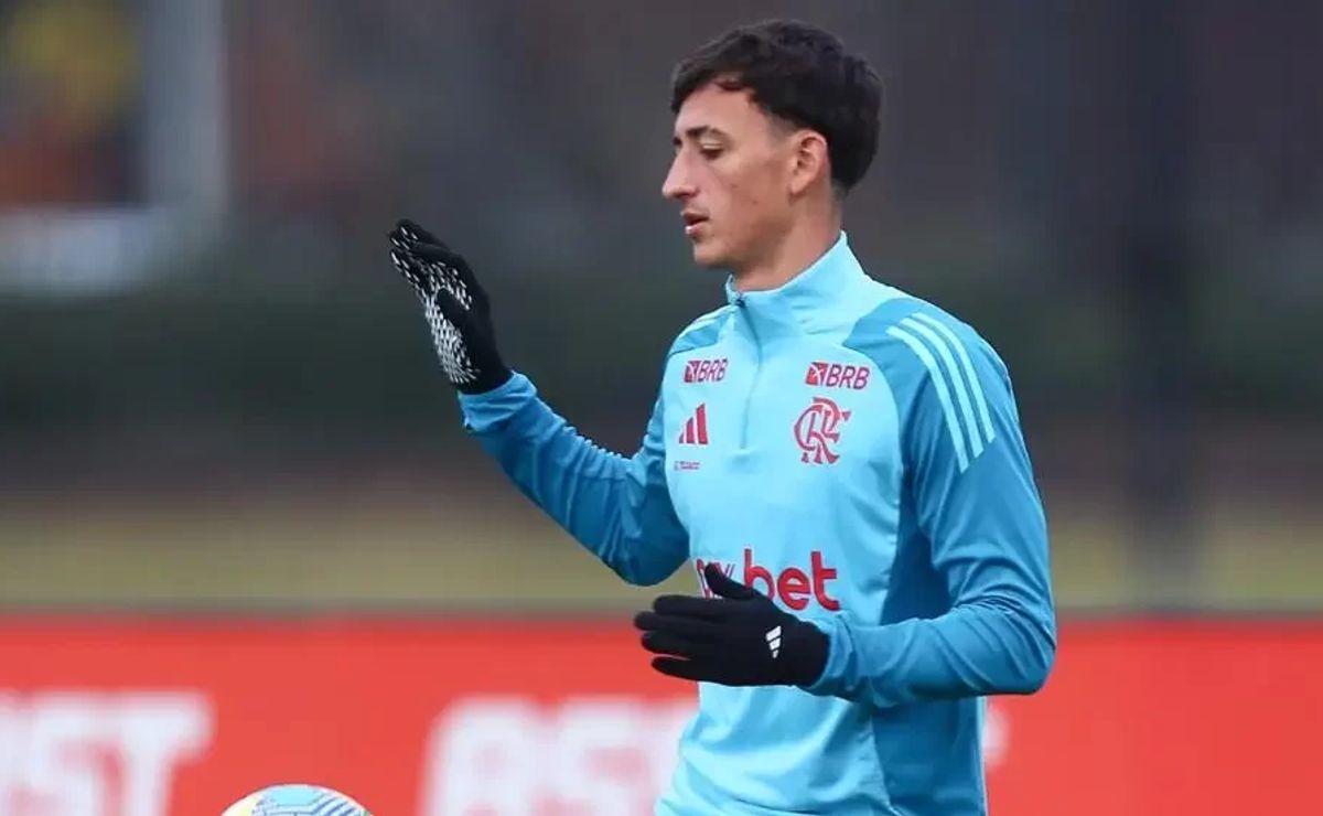 Flamengo encaminha venda de João Carbone ao Lugano após perda de espaço com Filipe Luís e na base