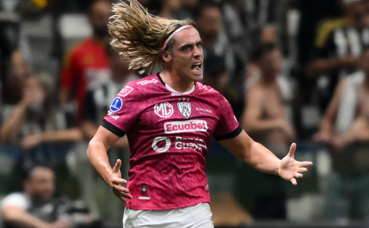 Spinelli desembarca no Rio e manda recado à torcida do Vasco: “Vou deixar a vida pelo time”