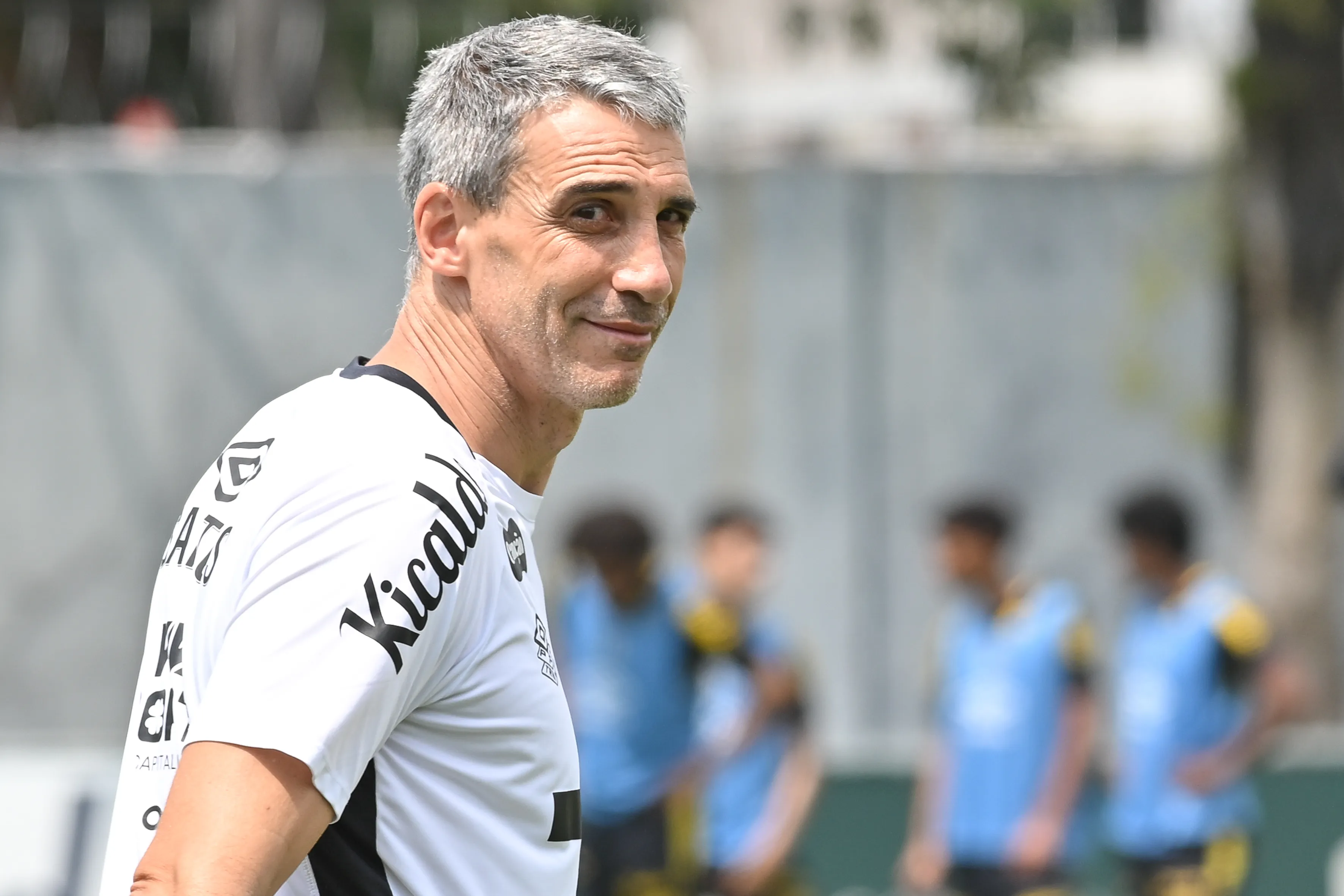 Vojvoda técnico do Santos durante treino no Centro de Treinamento CT Rei Pele.   Foto: Jota Erre/AGIF